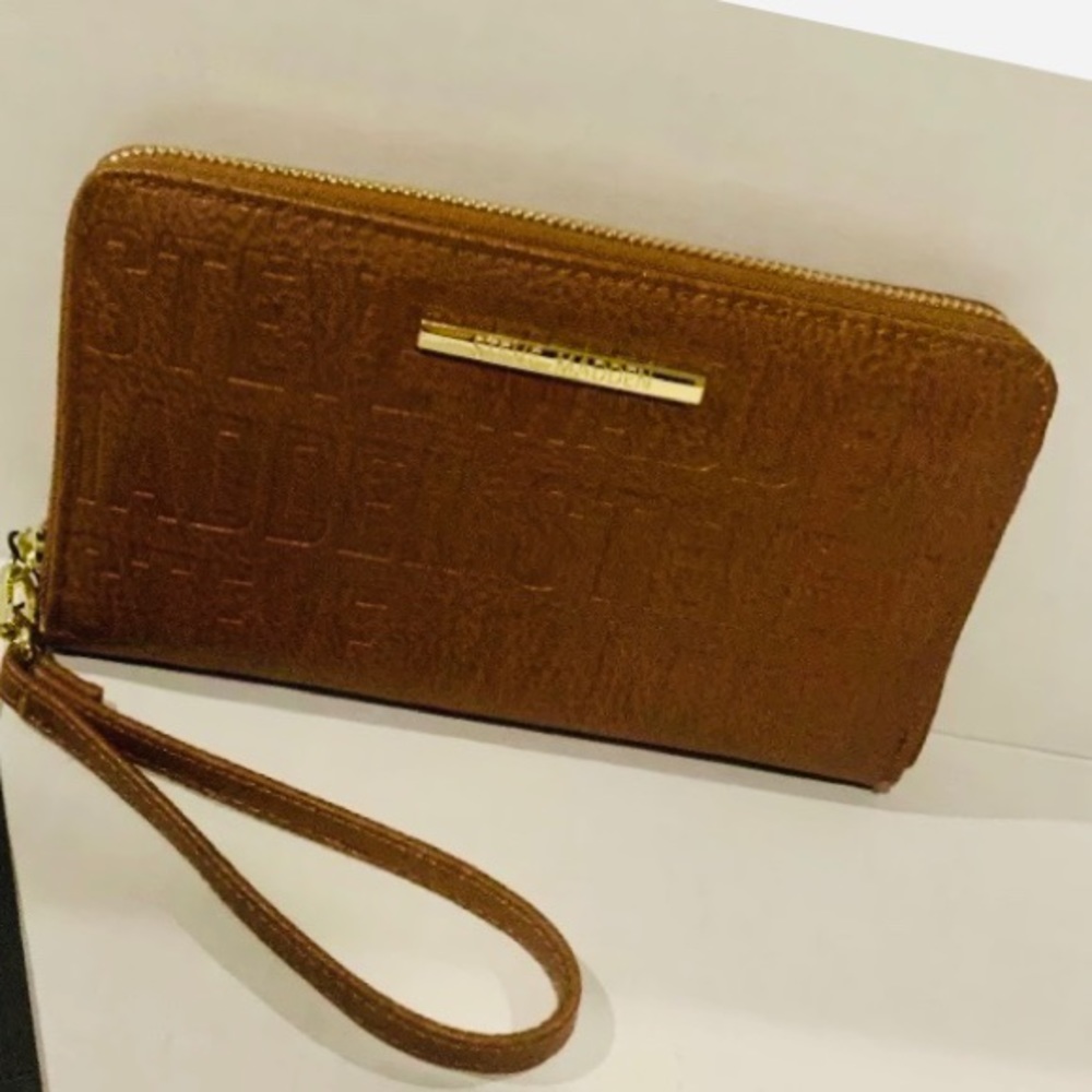 New Steve Madden Stamped Logo Wallet Wristlet